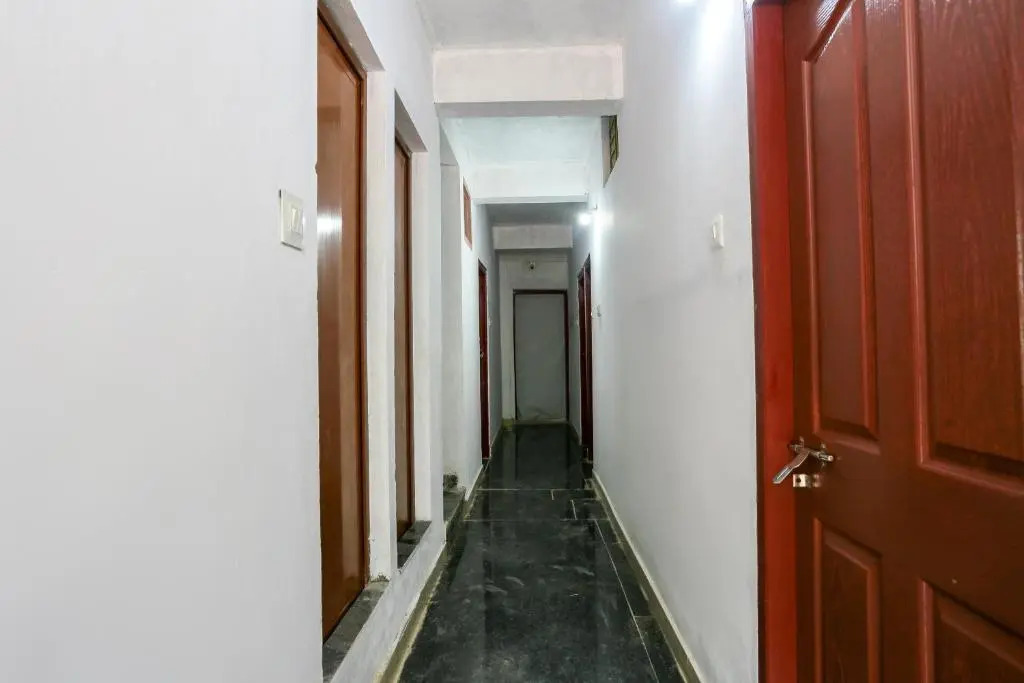 SPOT ON Thozhupaadan Residency