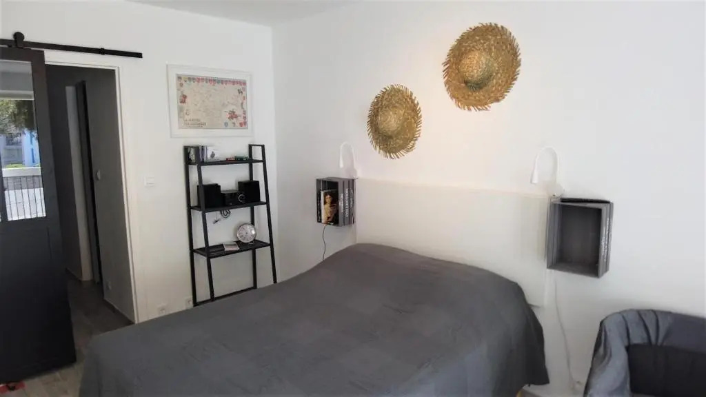 Studio calme et lumineux 10 mn plage et centre-ville Parking privé - Bat JUIN