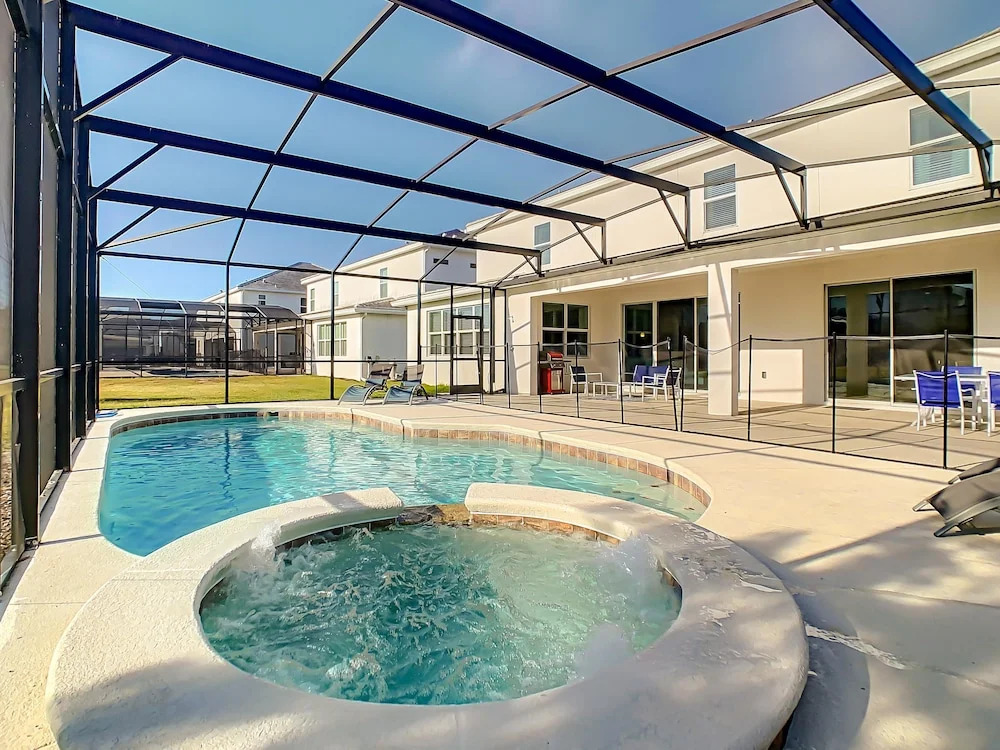 Sonoma Resort, Private Pool, and Much More!!