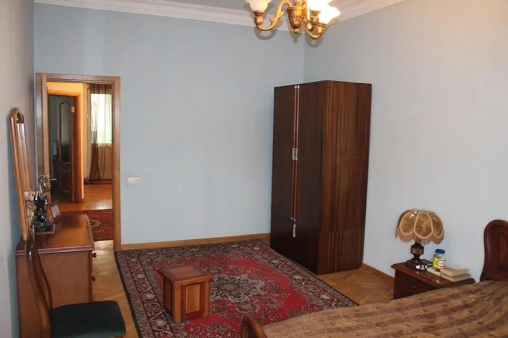 Hugy House
