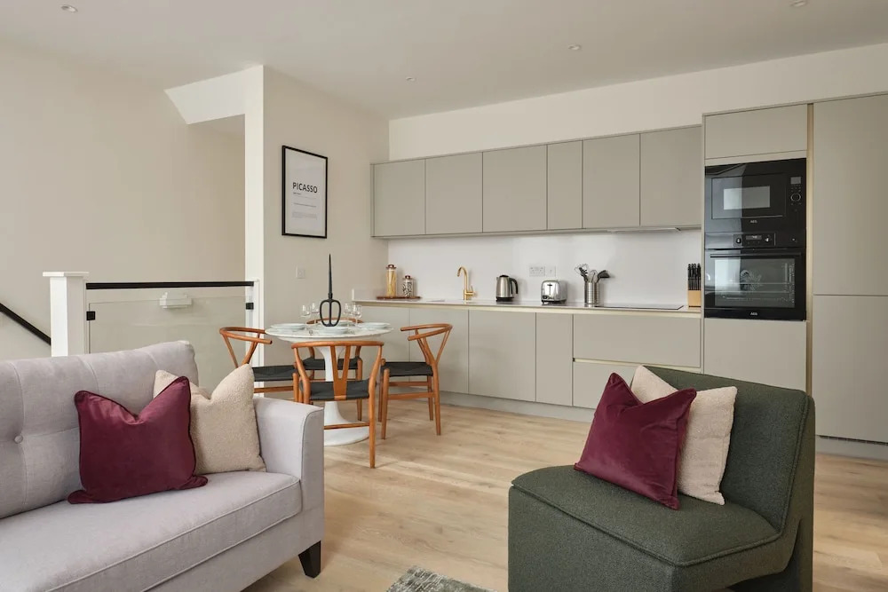 Fulham - Hestercombe House by Viridian Apartments