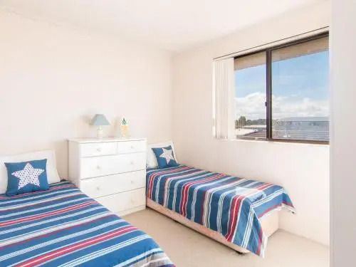 Seabreeze 4 opposite the bowling club Tuncurry