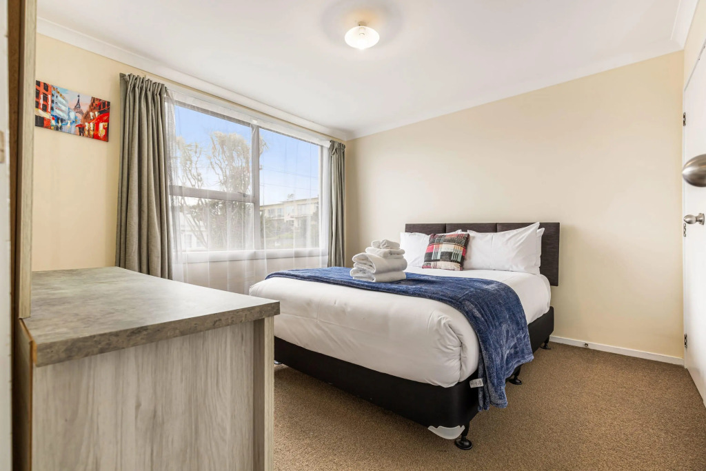 Lovely 2-Bedroom Apartment with Free Parking