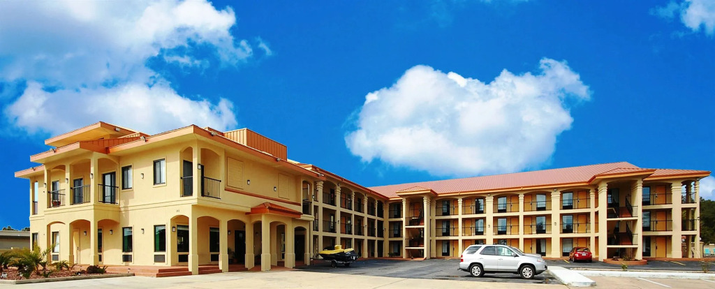 Fairway Inn
