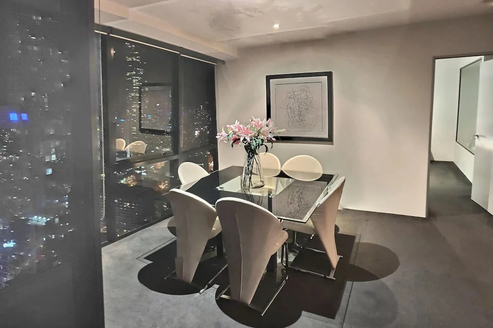 Circle on Cavill Apartments - Hosted by Wow Stay - No Parking Included
