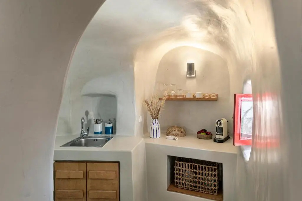 White Cave by Caldera Houses