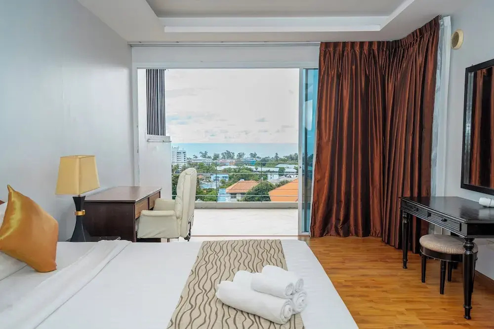 Hillside Seaview Residence, Karon
