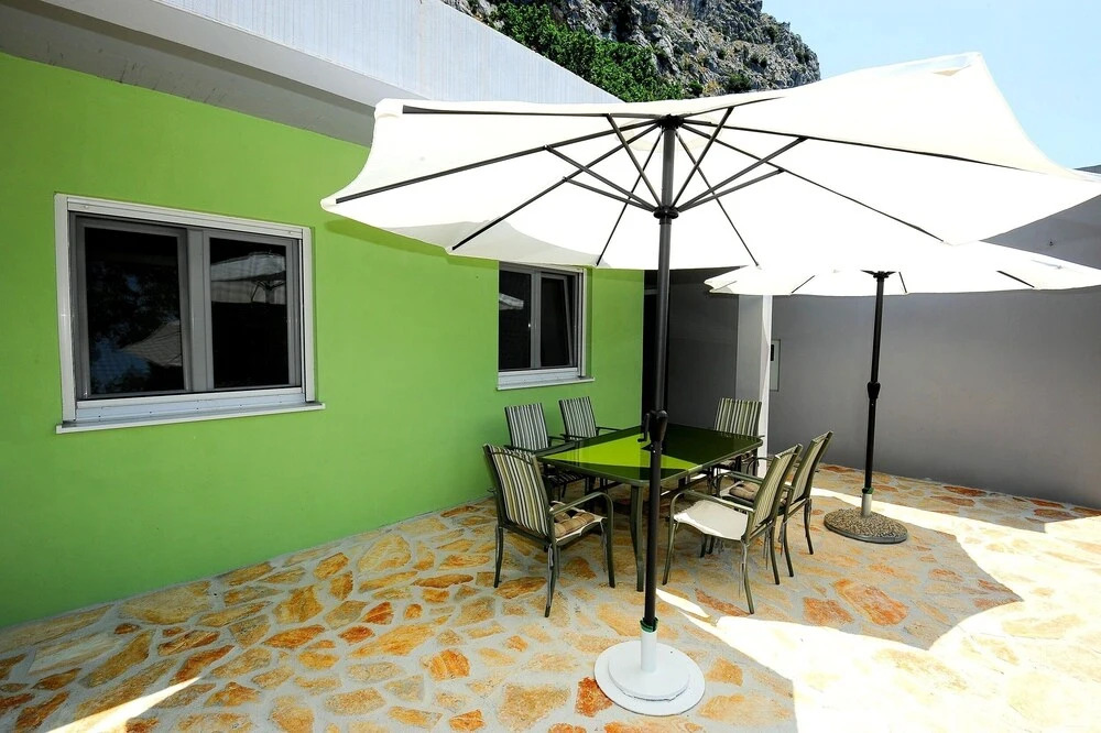 Holiday House With Pool