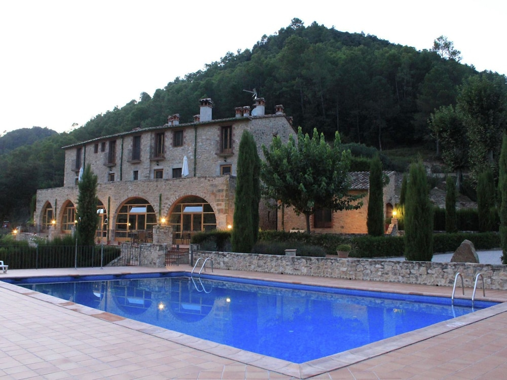 Cozy Mansion in Albanyà With Sauna and Pool
