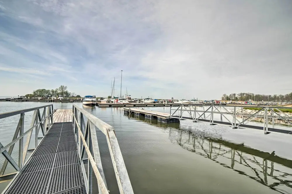 Geneva-on-the-Lake Cottage w/ Patio: Walk to Shore