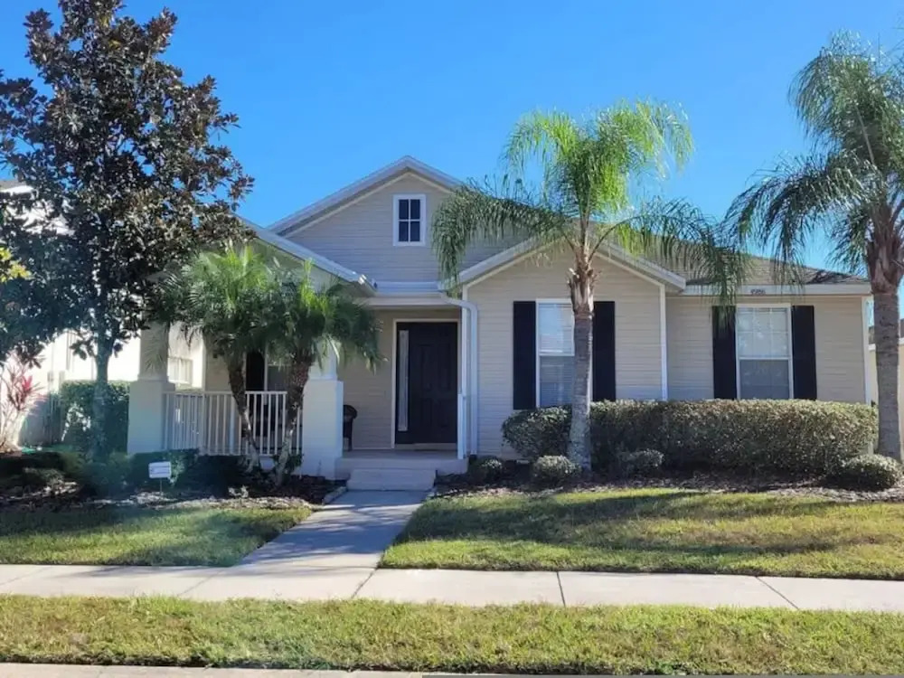 4986 Trafalgar Village 4 bed 3 Bath Pool spa
