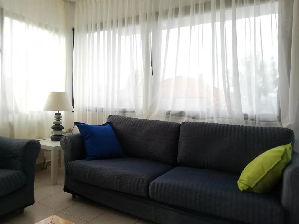 Doras House comfortable apartment with a yard and view