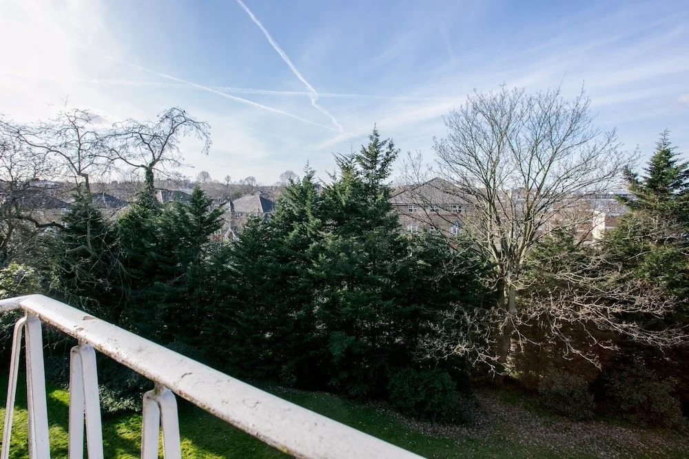 Studio Apartment in Putney With Balcony Sleeps 2