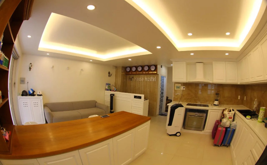 Full House Hostel
