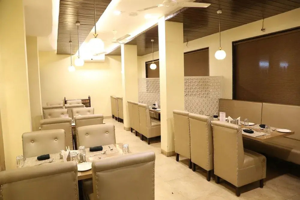 OYO 9953 Hotel Alankar