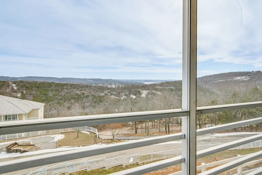 Newly Renovated Ozarks Condo: Pool & Hot Tub