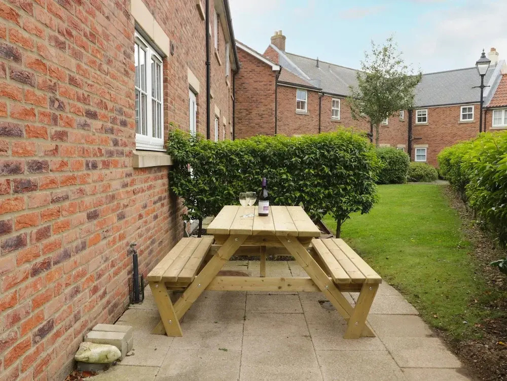 2 Perran Court