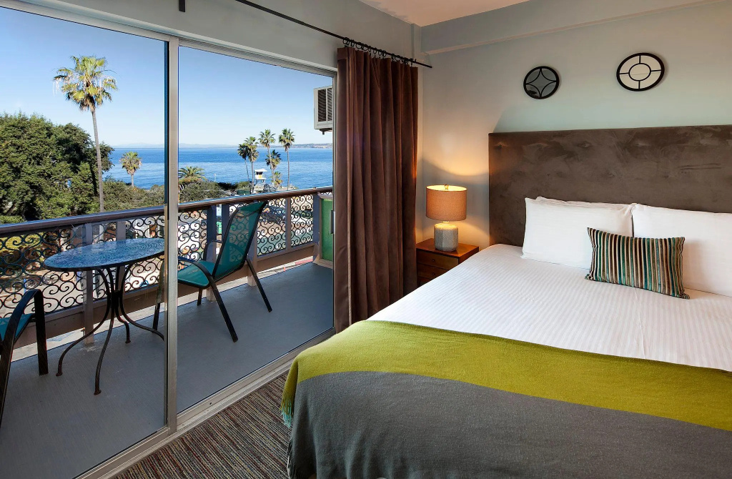 La Jolla Cove Suites
