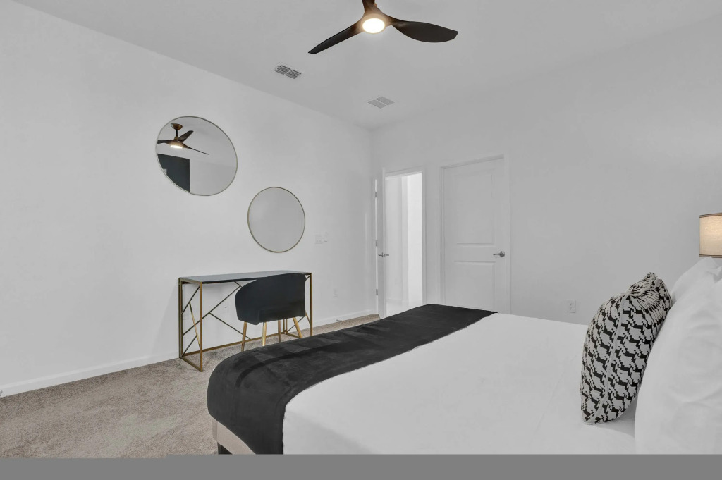 Luxury Home - ALL the Extras - Sleeps 39