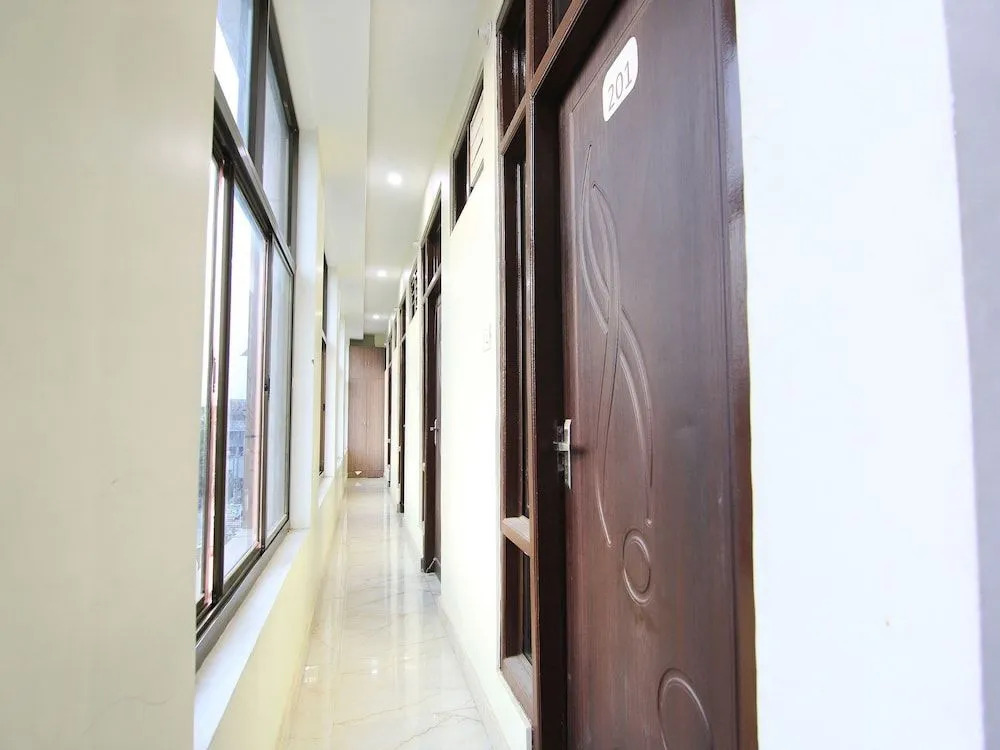 OYO 10969 Hotel US Residency