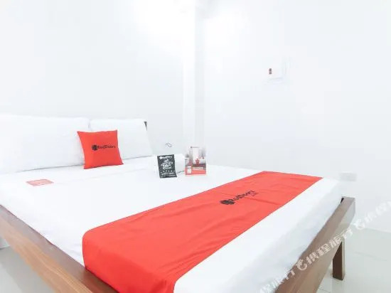RedDoorz Plus at DBuilders Poblacion BGC