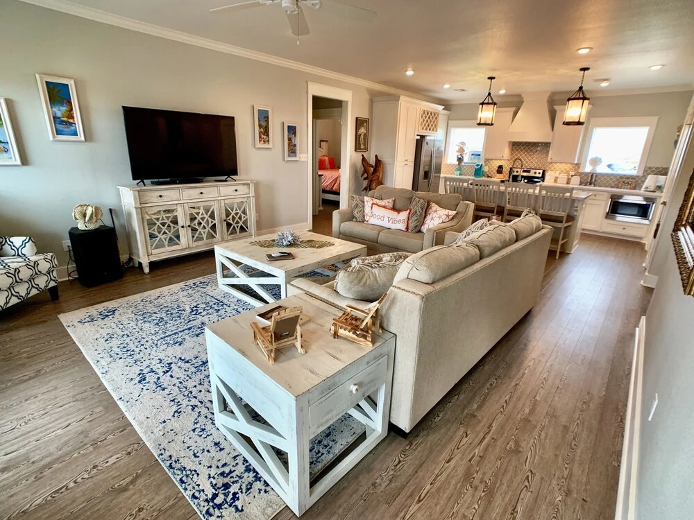 Lisa's Landing 3 Bedroom Home by RedAwning