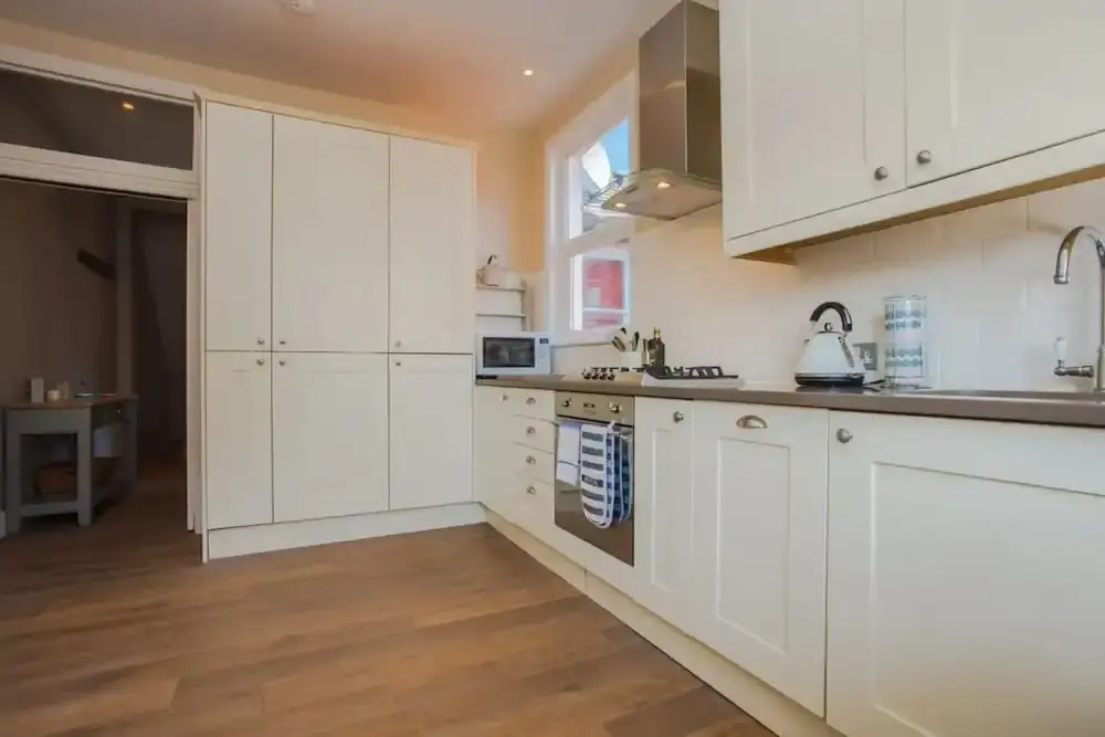 Classic and Elegant 3 Bedroom Apartment With Private Garden