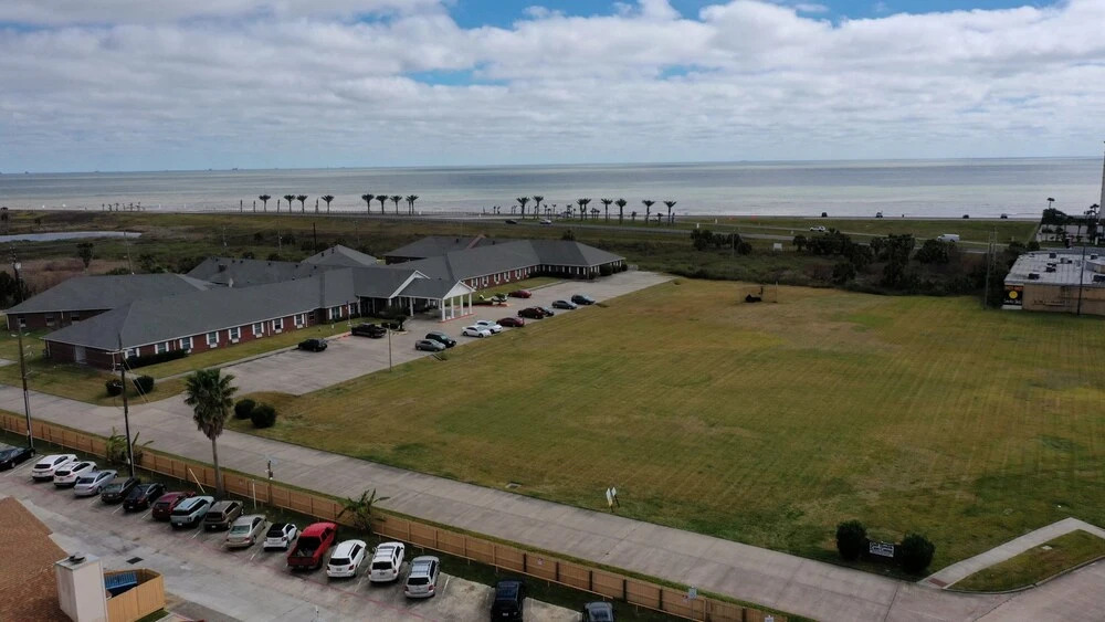 Sea-turtle 302 - Lovely 2br Beach Condo With Resort Amenities! Walk To Beach! 2 Bedroom Condo by Redawning
