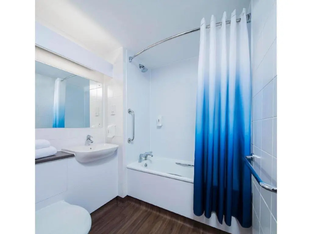 Travelodge Alton Four Marks