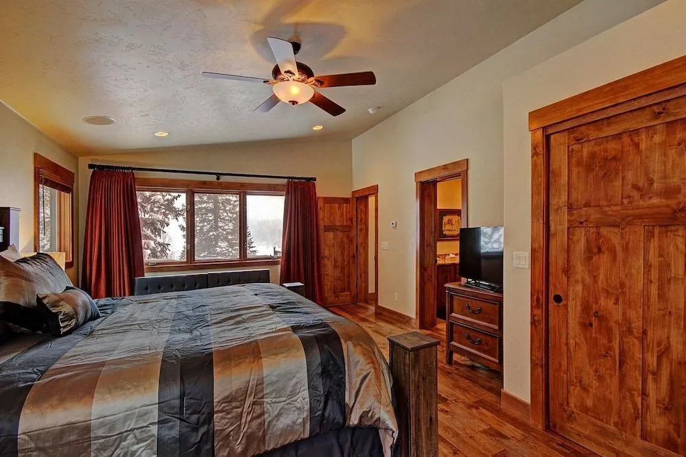 Casa De Plata 5 Bedroom Home by RedAwning