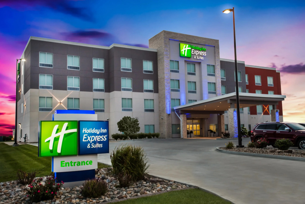 Holiday Inn Express & Suites Litchfield by IHG