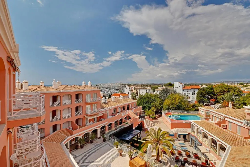 Vilamoura Main Avenue by Homing