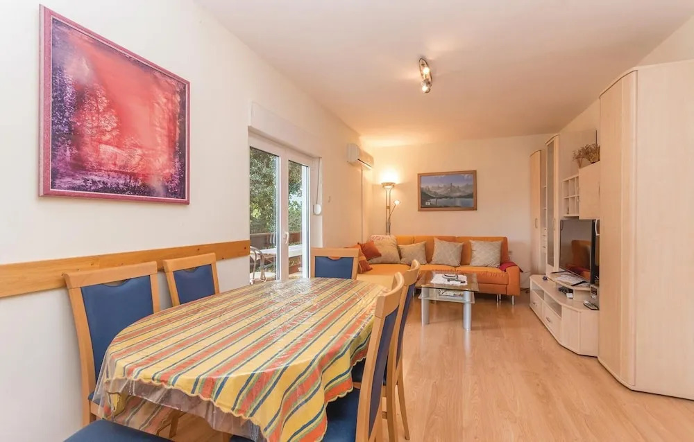 Nice Home in Donji Karin With Wifi and 3 Bedrooms