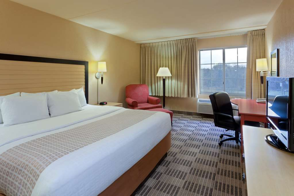 La Quinta Inn Suites White Plains Elmsford