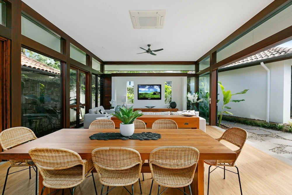 Esprit 2 Palm Cove