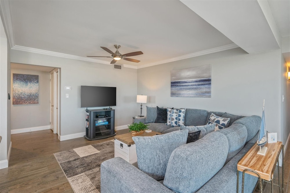 Shoreline Towers 3051 3 Bedroom Condo