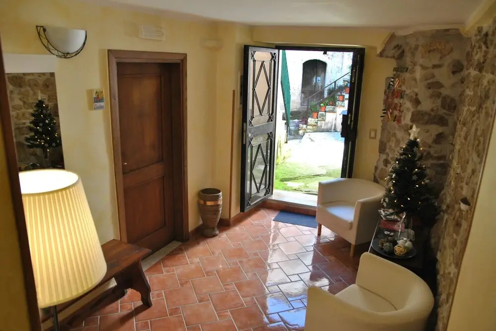 Caprera Room - Air-conditioned Triple Room in Maranola - Formia