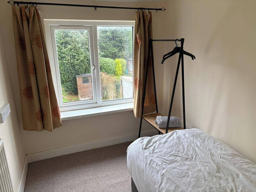 Tranquil Wolves Retreat With 4 Bedrooms
