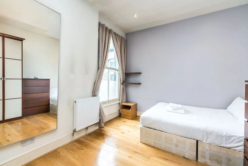 Sleek 2BD Flat Super Central to London Town!