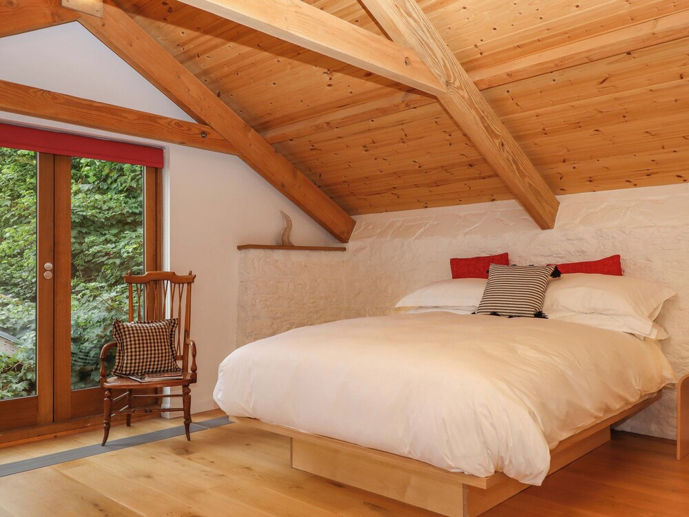 Dolphin Cottage