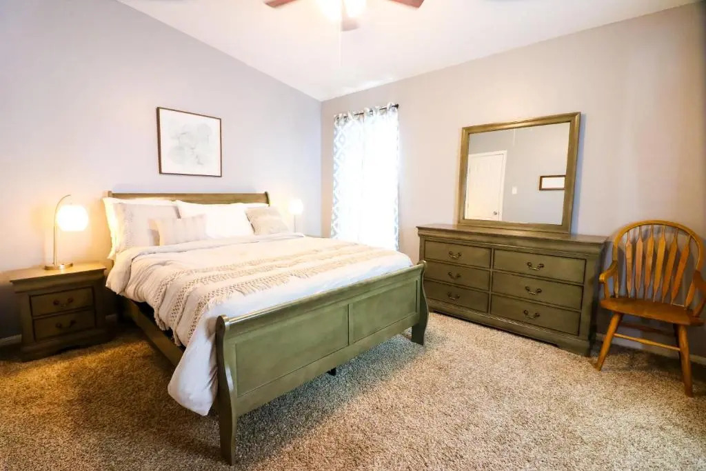 No Worries Just Renovated 2 bed 2 Bath at The Palms Washer and Dryer in Unit