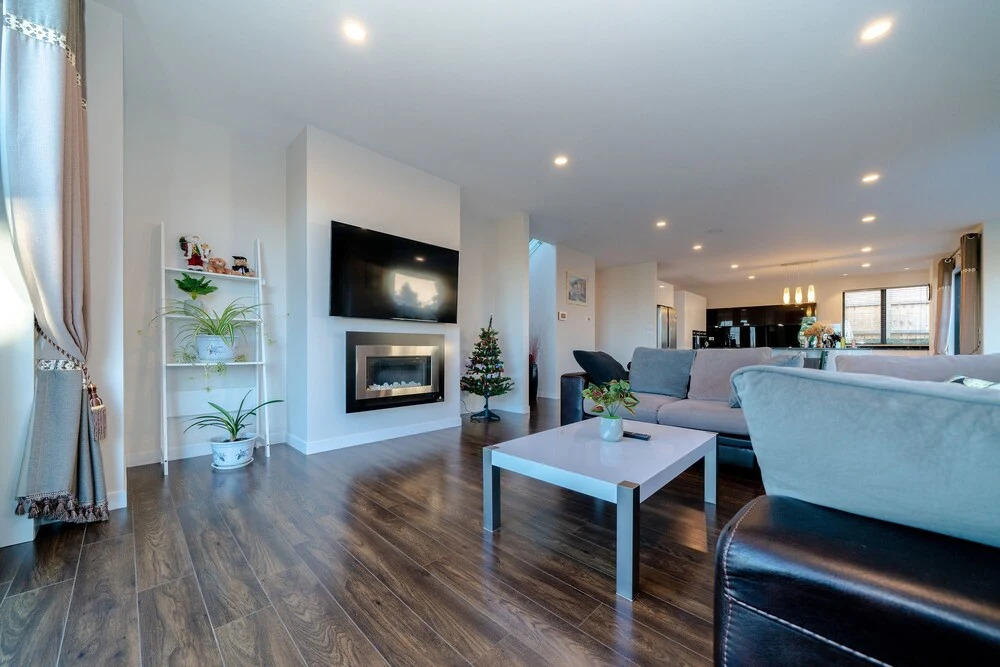 LongBay Spacious Luxurious 5 Bdrm House