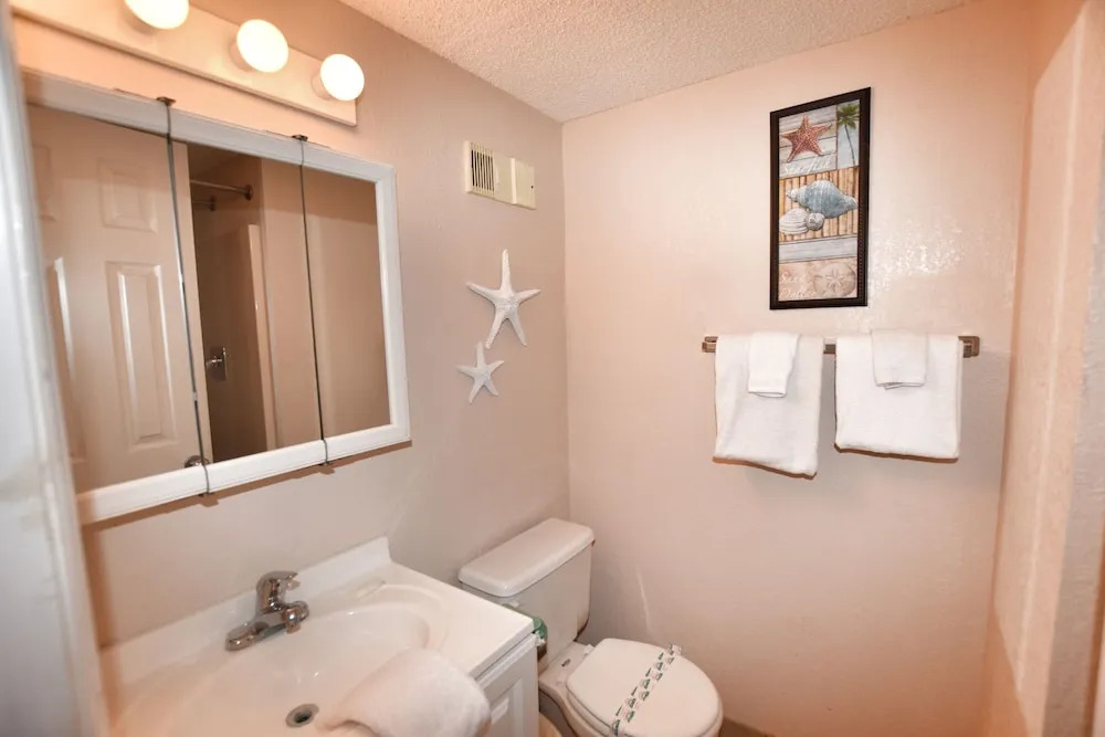 0105 Waters Edge Resort 1 Bedroom Condo by Redawning