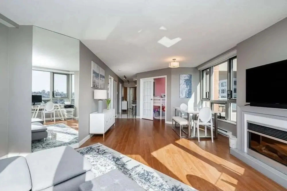 Convenient Downtown Flat