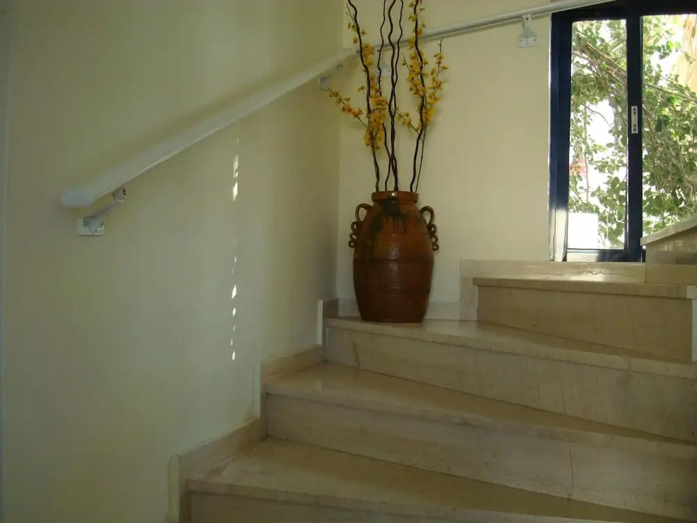 PHILIPPOS STUDIOS & APT