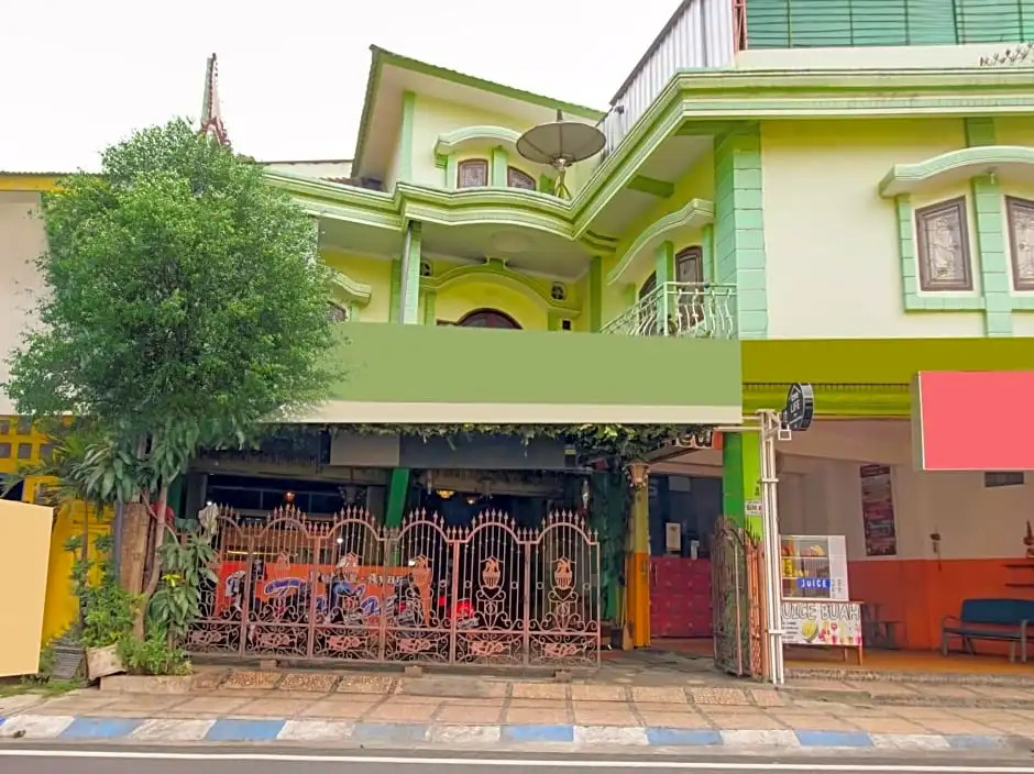 OYO Life 3103 Opo Homestay & Kost