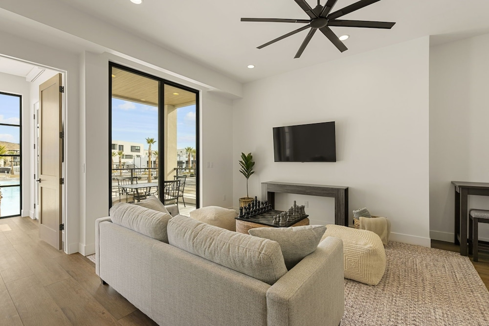 Pearl Beach A+b 6 Bedroom Home