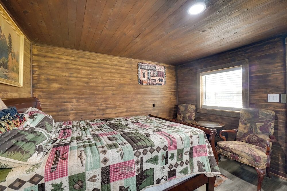 2 Mi to Nat'l Park: Riverside Smoky Mtn Cabin!