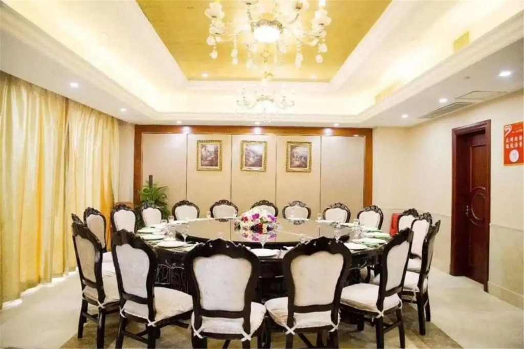 Vienna International Hotel Xinyang Yangshan New District