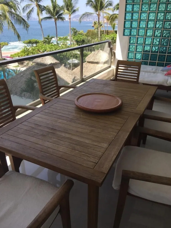 JUUB Acapulco, Exclusive Beachfront Apartment